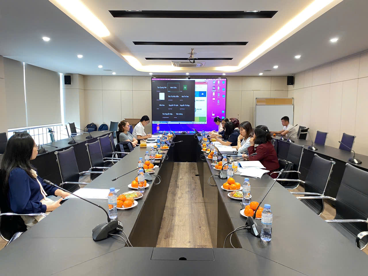 Trường Kinh tế tổ chức Hội thảo cấp trường luận án Tiến sĩ cho Nghiên cứu sinh Nguyễn Thị Linh