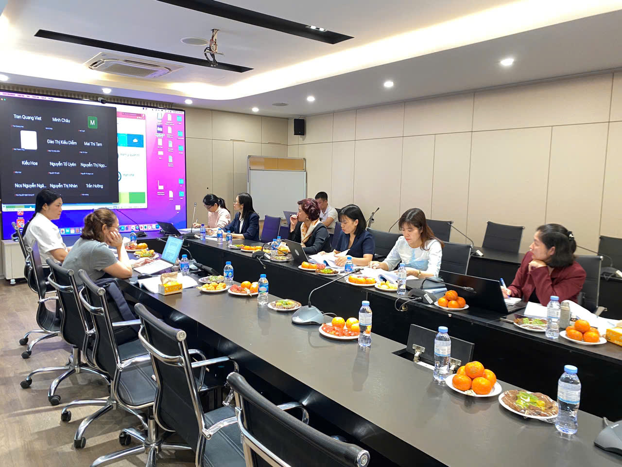 Trường Kinh tế tổ chức Hội thảo cấp trường luận án Tiến sĩ cho Nghiên cứu sinh Nguyễn Thị Linh