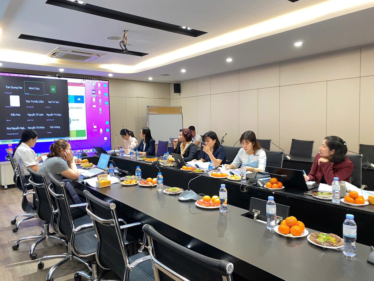 Trường Kinh tế tổ chức Hội thảo cấp trường luận án Tiến sĩ cho Nghiên cứu sinh Nguyễn Thị Linh