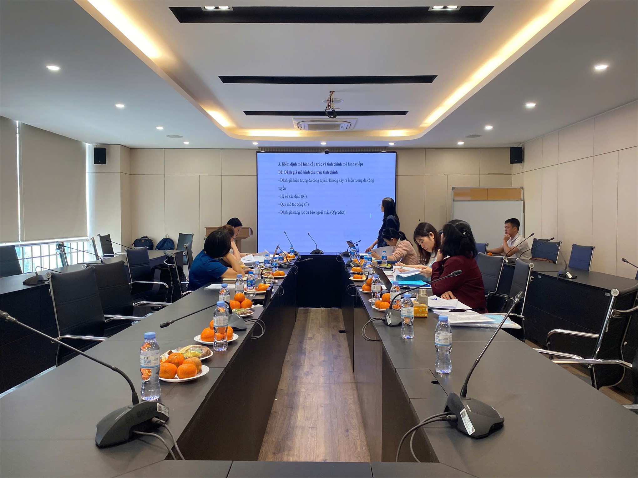 Trường Kinh tế tổ chức Hội thảo cấp trường luận án tiến sĩ cho Nghiên cứu sinh Đặng Thị Thu Hà