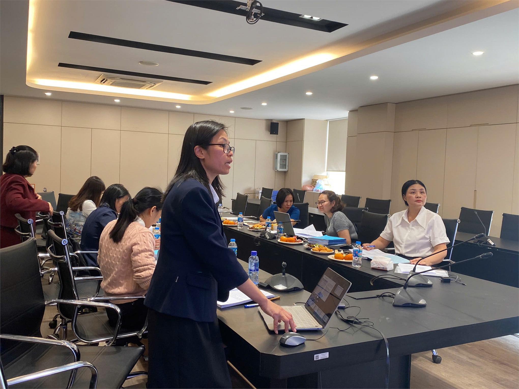 Trường Kinh tế tổ chức Hội thảo cấp trường luận án tiến sĩ cho Nghiên cứu sinh Đặng Thị Thu Hà