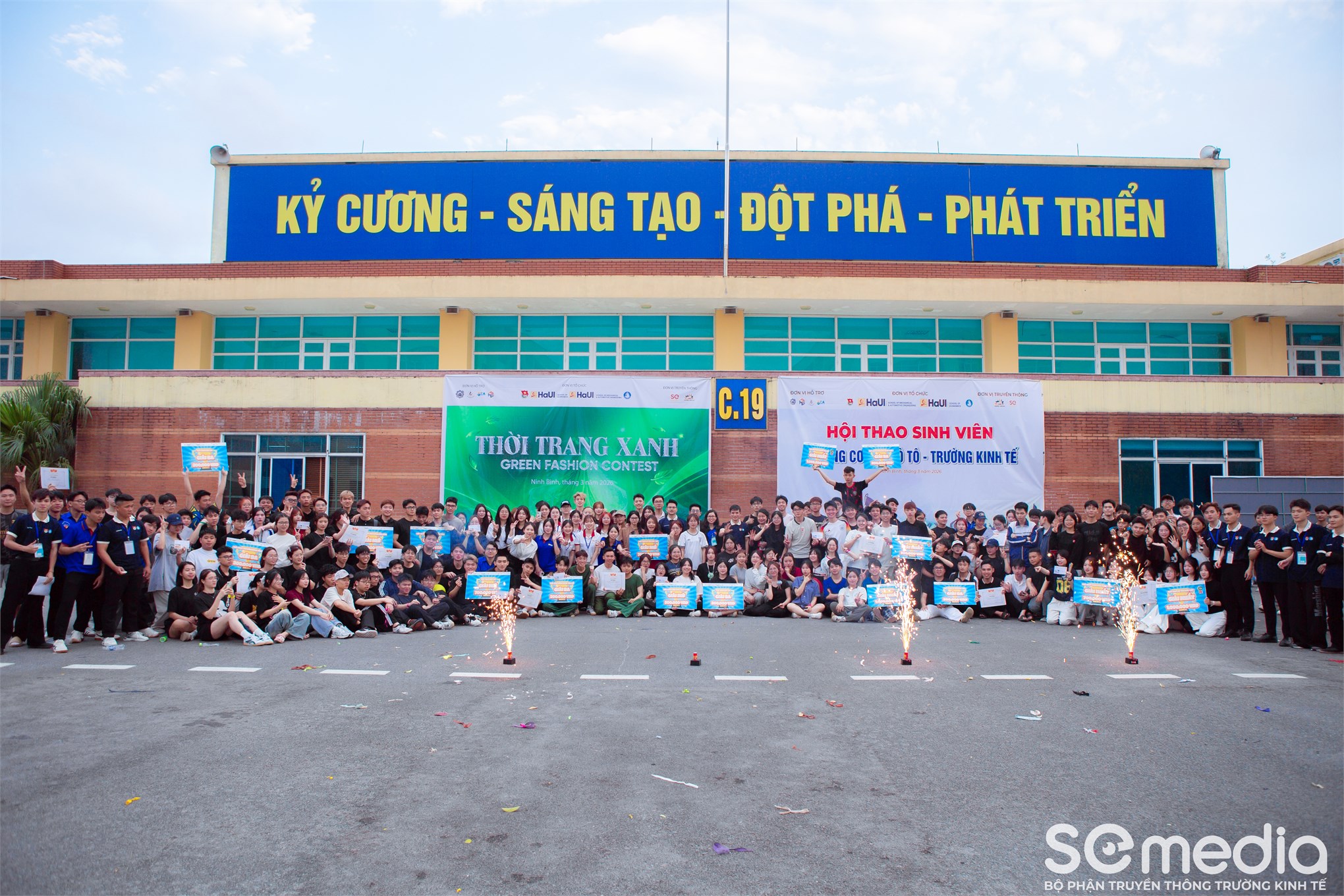 Ấn tượng sức trẻ Sinh viên Trường Kinh tế trong chuỗi hoạt động Thời trang xanh (Green fashion contest) & Hội khỏe sinh viên cơ sở 3