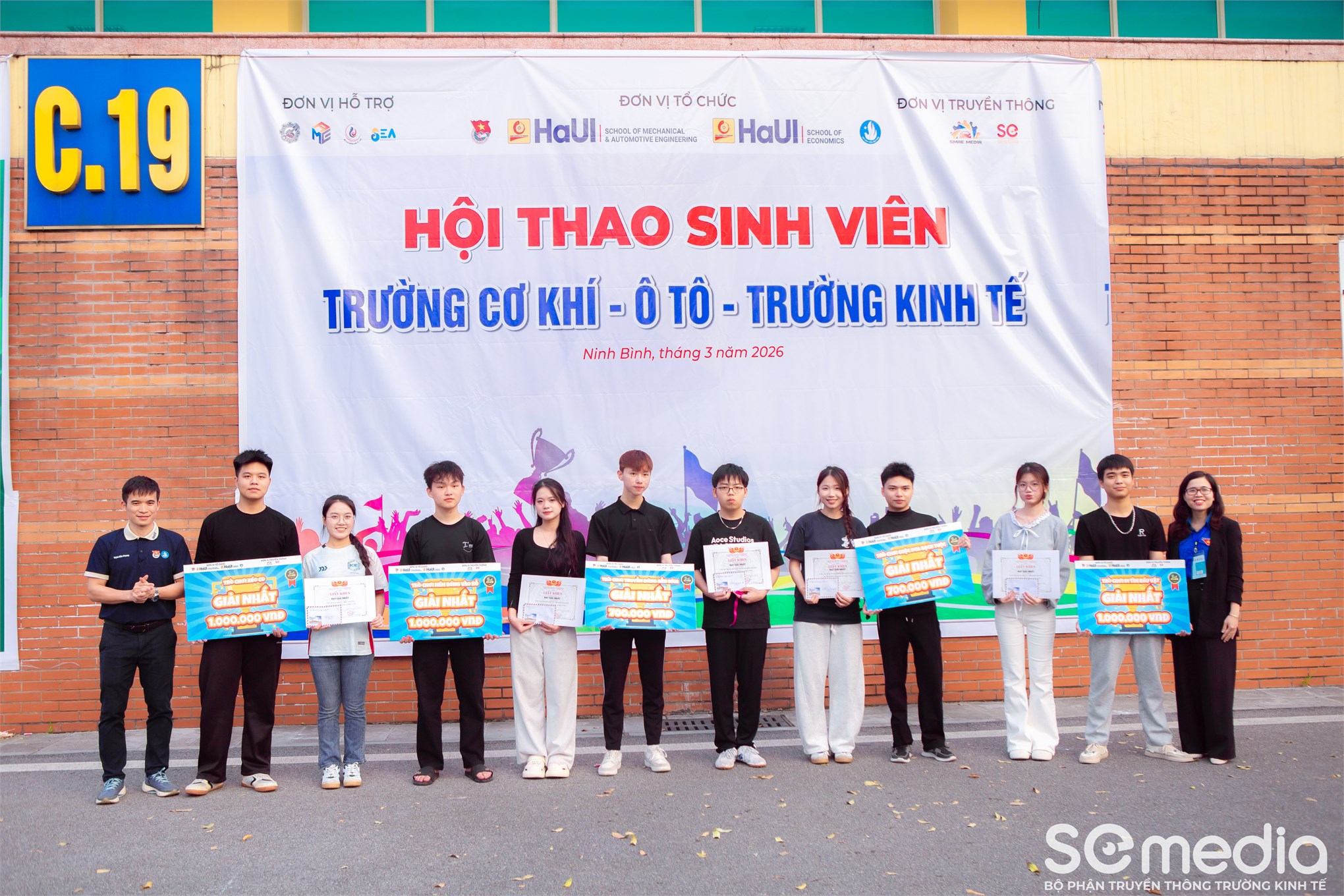 Ấn tượng sức trẻ Sinh viên Trường Kinh tế trong chuỗi hoạt động Thời trang xanh (Green fashion contest) & Hội khỏe sinh viên cơ sở 3