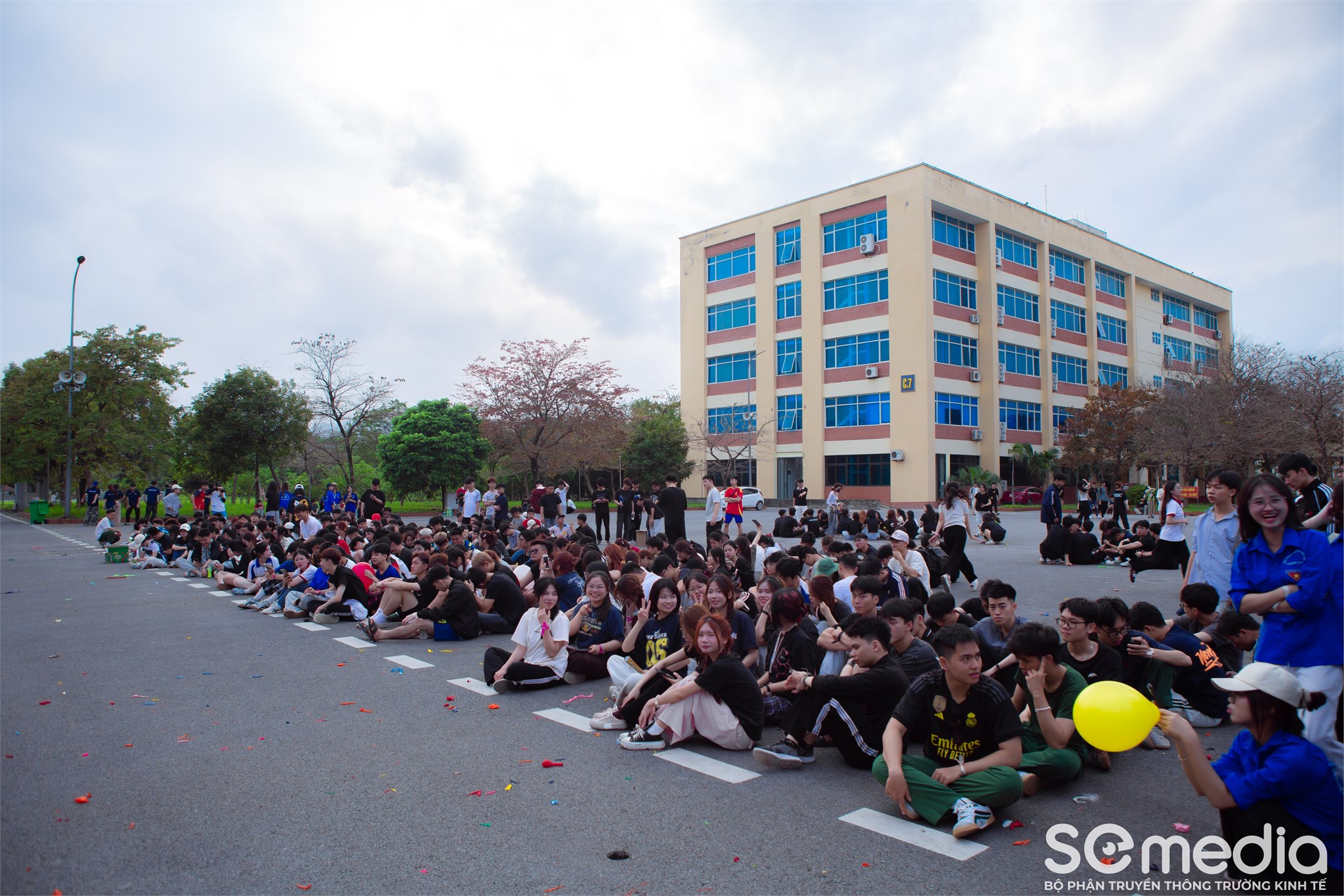 Ấn tượng sức trẻ Sinh viên Trường Kinh tế trong chuỗi hoạt động Thời trang xanh (Green fashion contest) & Hội khỏe sinh viên cơ sở 3