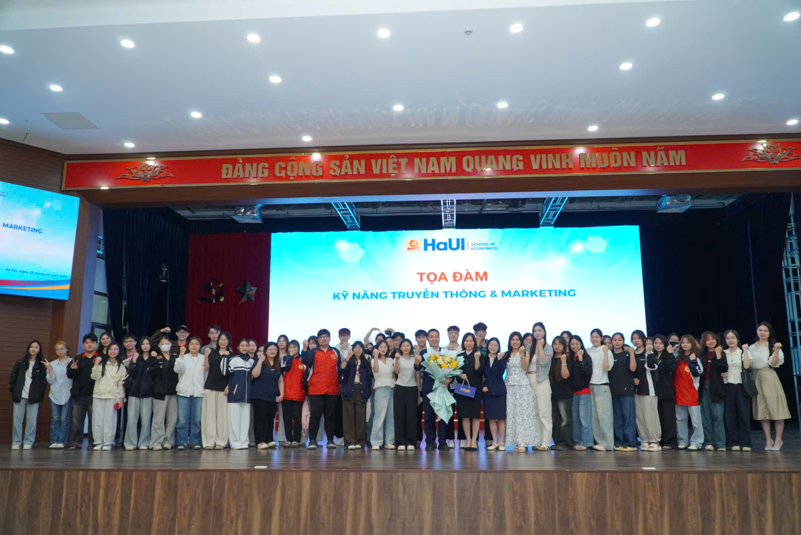 Trường Kinh tế - Đại học Công nghiệp Hà Nội tổ chức thành công Tọa đàm “Kỹ năng truyền thông và marketing”: Nâng cao năng lực thực chiến cho sinh viên