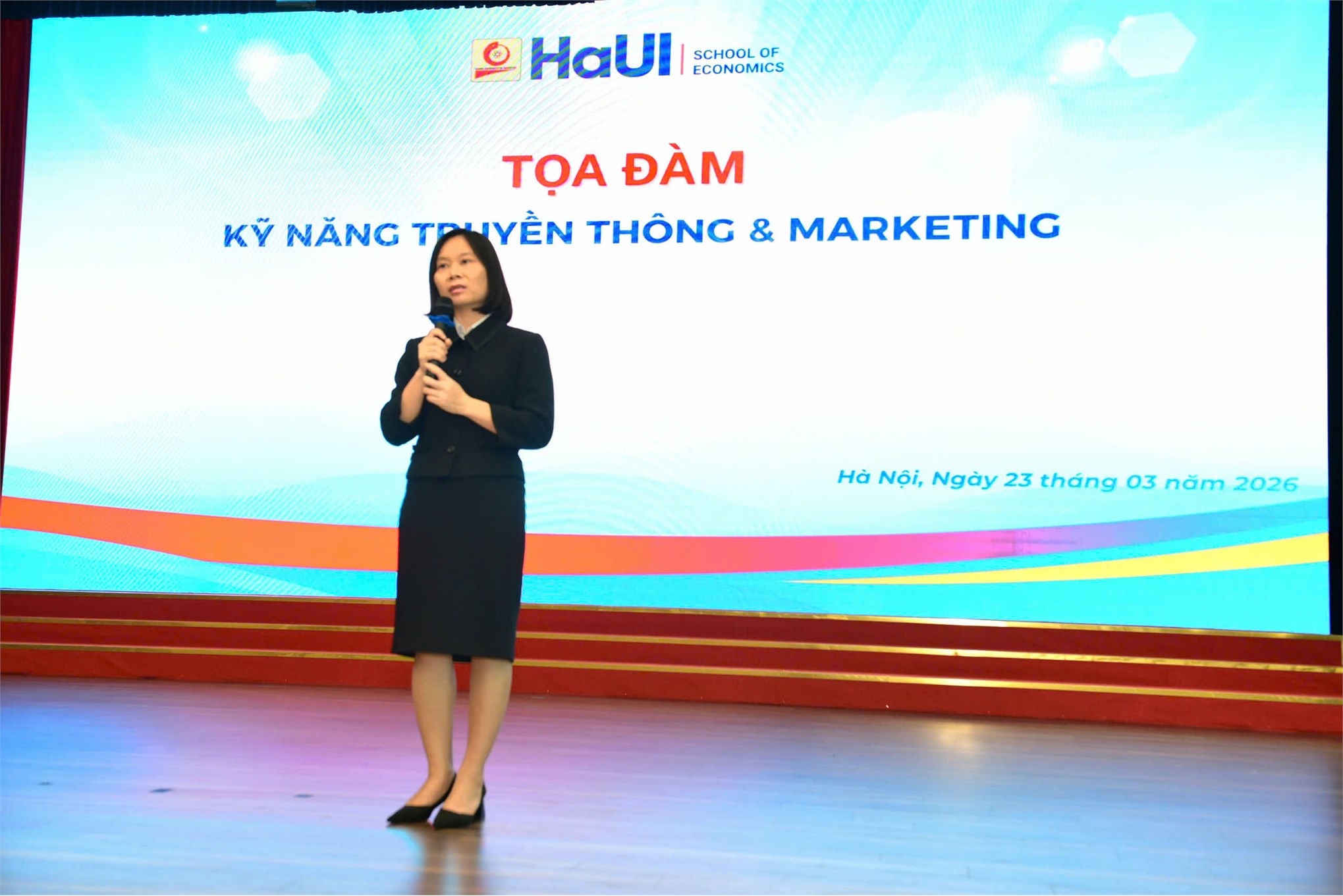 Trường Kinh tế - Đại học Công nghiệp Hà Nội tổ chức thành công Tọa đàm “Kỹ năng truyền thông và marketing”: Nâng cao năng lực thực chiến cho sinh viên