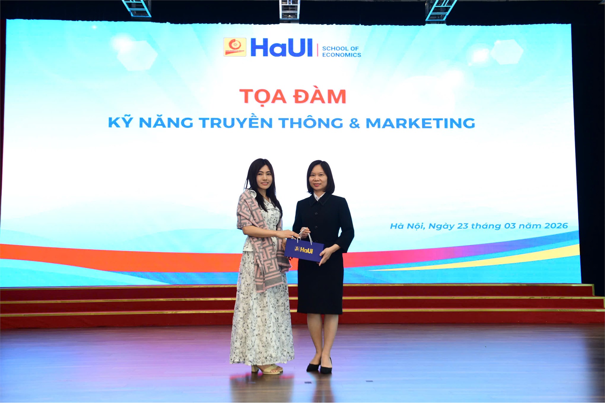 Trường Kinh tế - Đại học Công nghiệp Hà Nội tổ chức thành công Tọa đàm “Kỹ năng truyền thông và marketing”: Nâng cao năng lực thực chiến cho sinh viên