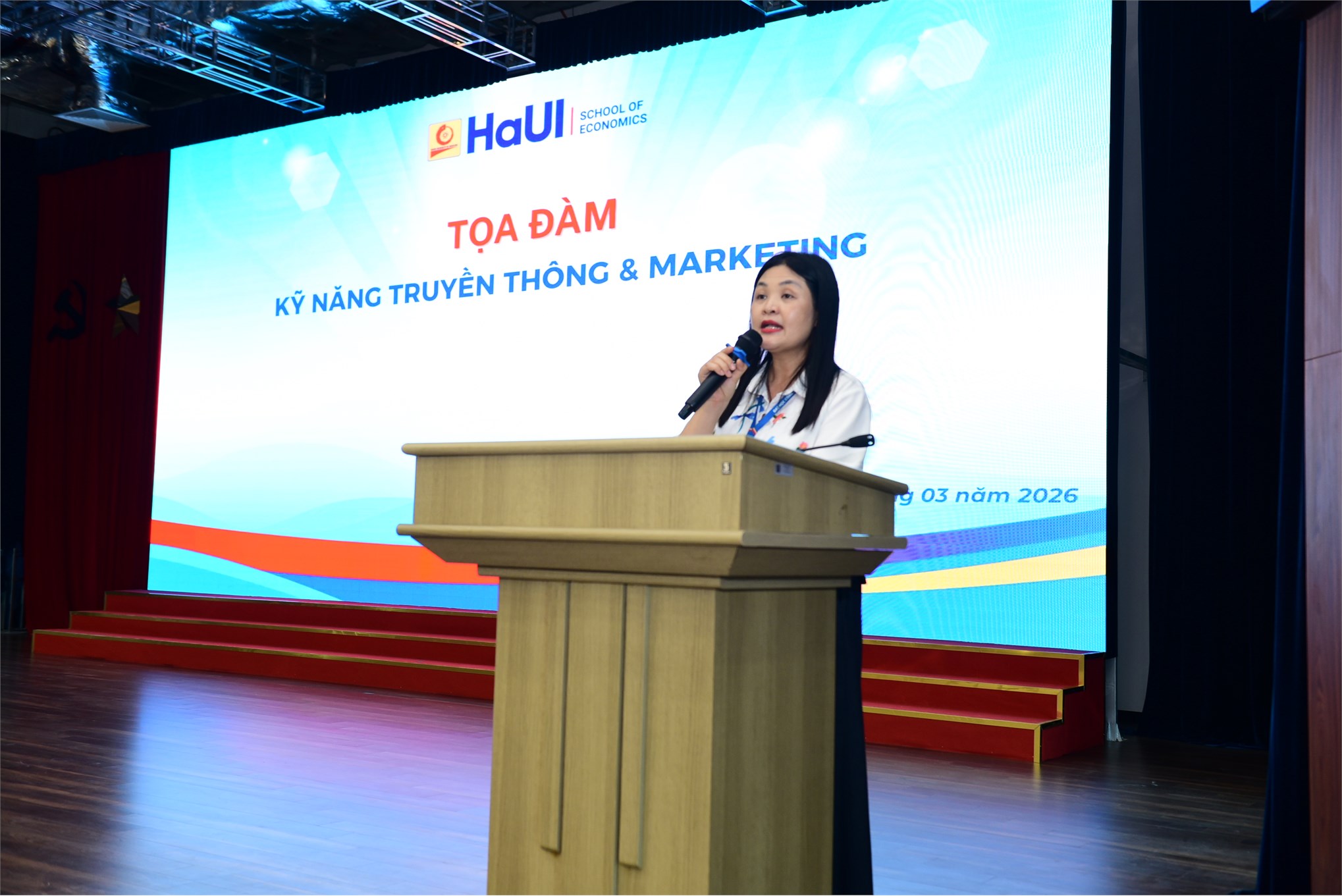 Trường Kinh tế - Đại học Công nghiệp Hà Nội tổ chức thành công Tọa đàm “Kỹ năng truyền thông và marketing”: Nâng cao năng lực thực chiến cho sinh viên