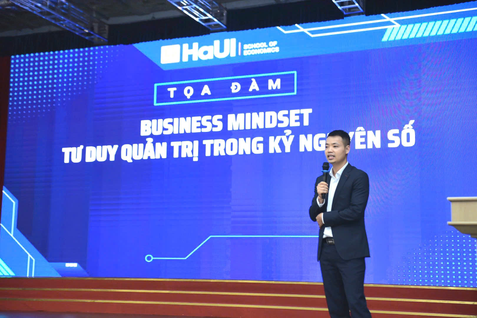 Tọa đàm “Business Mindset”: Kết nối thực tiễn và khơi nguồn tư duy kinh doanh cho sinh viên Khoa Quản trị