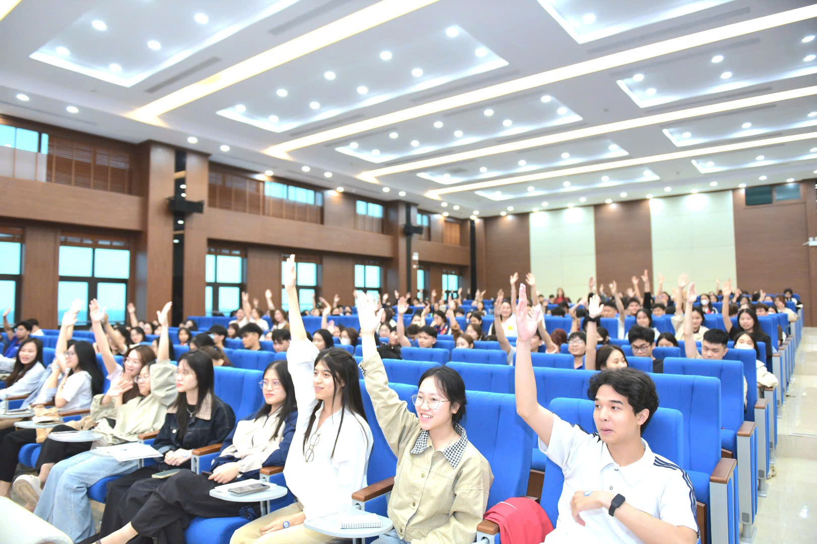 Tọa đàm “Business Mindset”: Kết nối thực tiễn và khơi nguồn tư duy kinh doanh cho sinh viên Khoa Quản trị