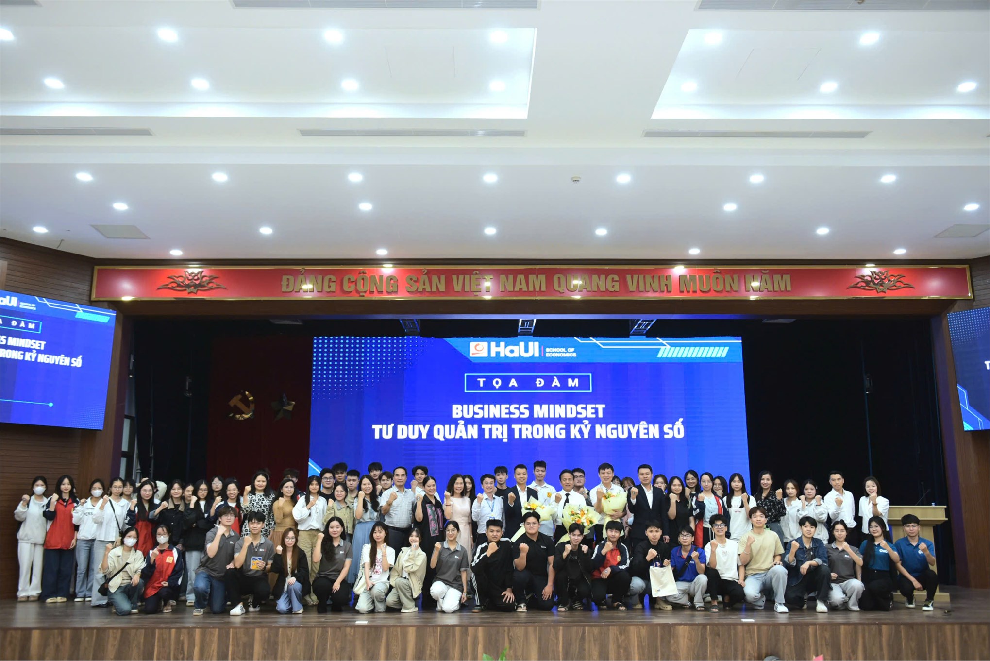 Tọa đàm “Business Mindset”: Kết nối thực tiễn và khơi nguồn tư duy kinh doanh cho sinh viên Khoa Quản trị