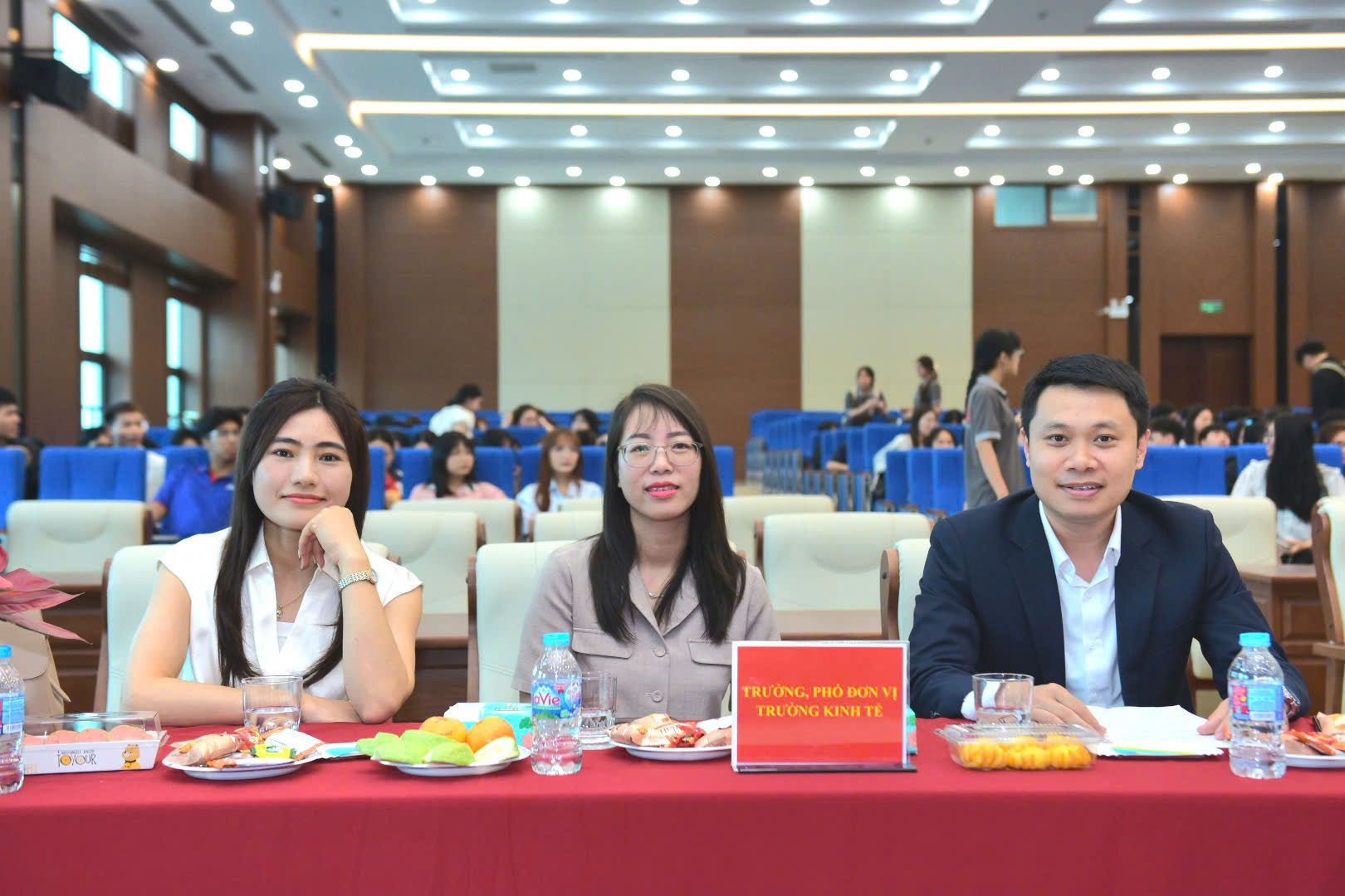 Tọa đàm “Business Mindset”: Kết nối thực tiễn và khơi nguồn tư duy kinh doanh cho sinh viên Khoa Quản trị