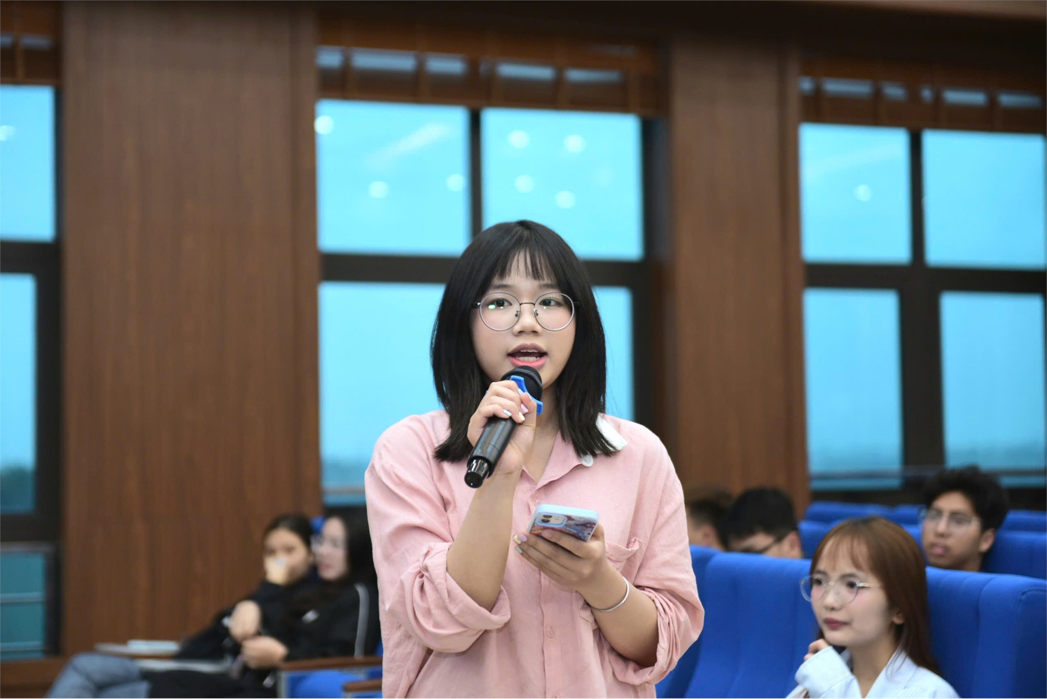 Tọa đàm “Business Mindset”: Kết nối thực tiễn và khơi nguồn tư duy kinh doanh cho sinh viên Khoa Quản trị