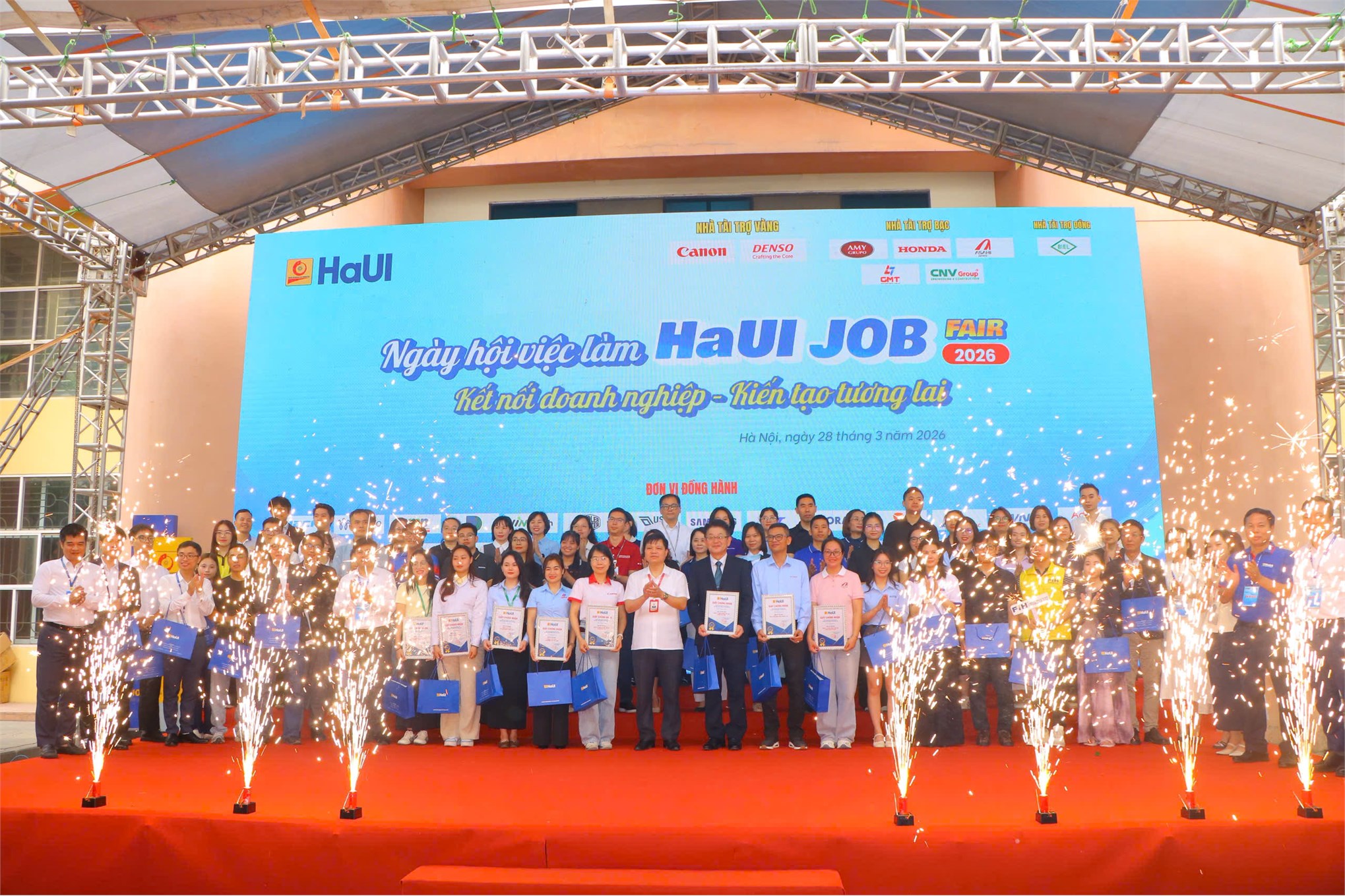 HaUI JOB FAIR 2026 - nhiều cơ hội việc làm từ các công ty, tập đoàn lớn cho sinh viên Trường Kinh tế