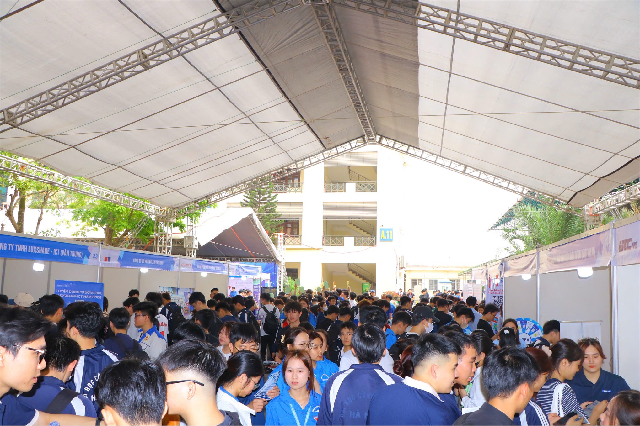 HaUI JOB FAIR 2026 - nhiều cơ hội việc làm từ các công ty, tập đoàn lớn cho sinh viên Trường Kinh tế