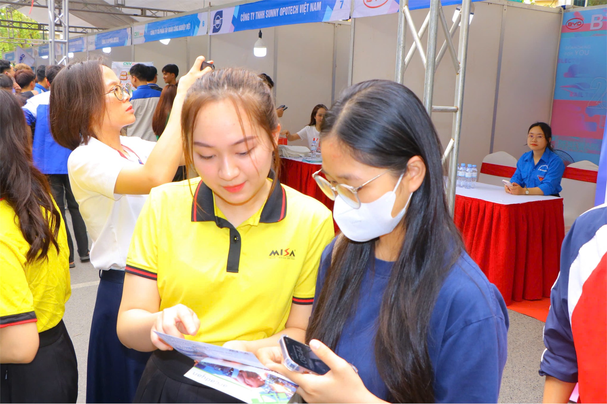 HaUI JOB FAIR 2026 - nhiều cơ hội việc làm từ các công ty, tập đoàn lớn cho sinh viên Trường Kinh tế
