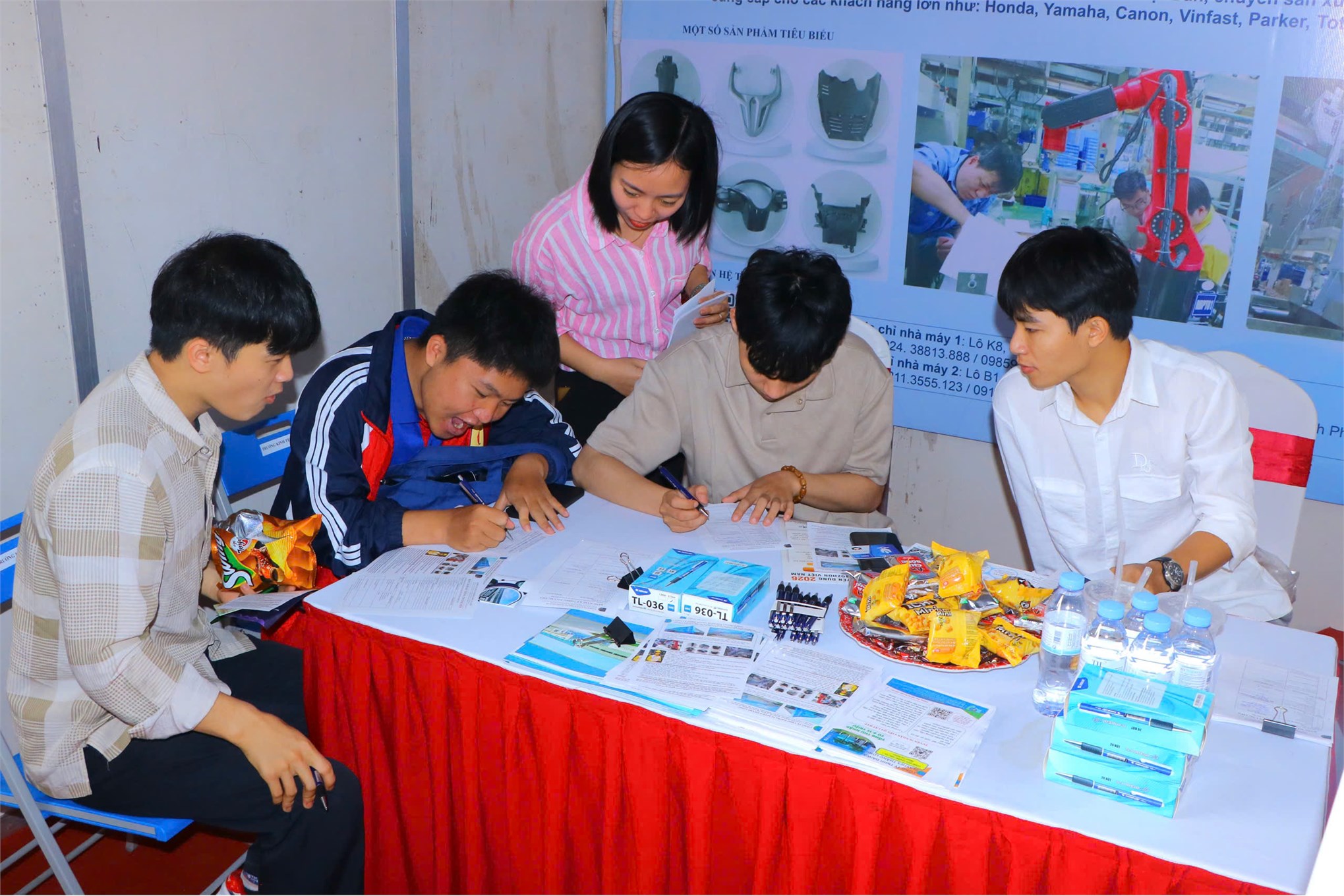 HaUI JOB FAIR 2026 - nhiều cơ hội việc làm từ các công ty, tập đoàn lớn cho sinh viên Trường Kinh tế