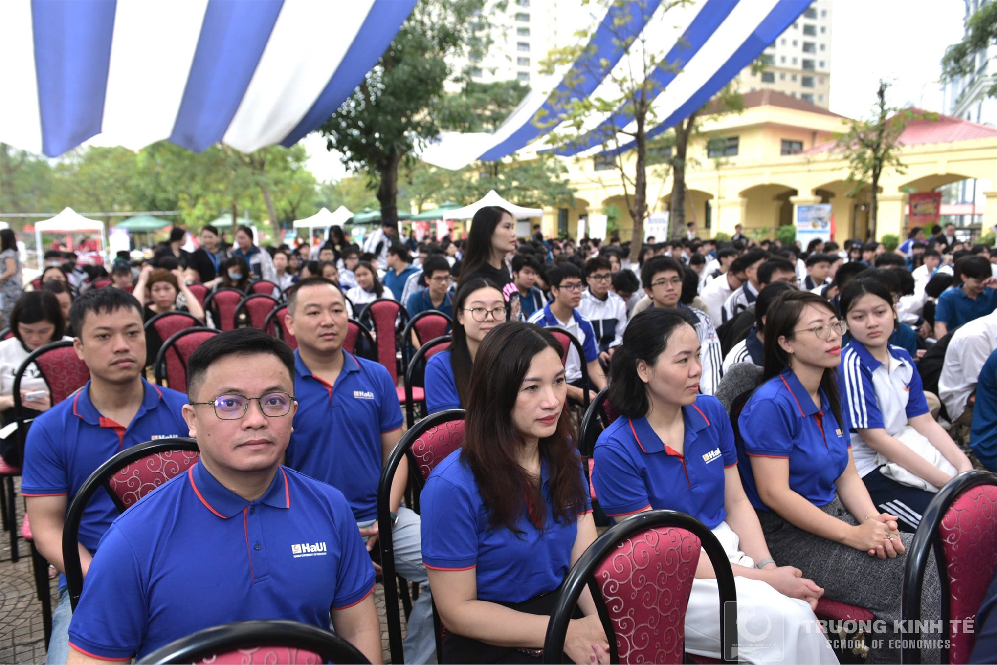 Trường Kinh tế, Đại học Công nghiệp Hà Nội tư vấn hướng nghiệp và tuyển sinh tại Trường THPT Trung Văn