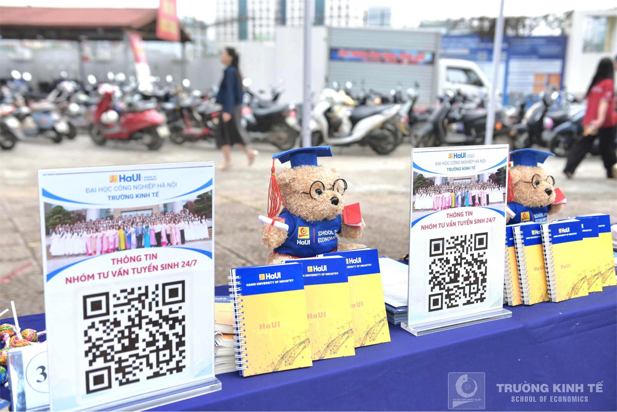 Trường Kinh tế, Đại học Công nghiệp Hà Nội tư vấn hướng nghiệp và tuyển sinh tại Trường THPT Trung Văn