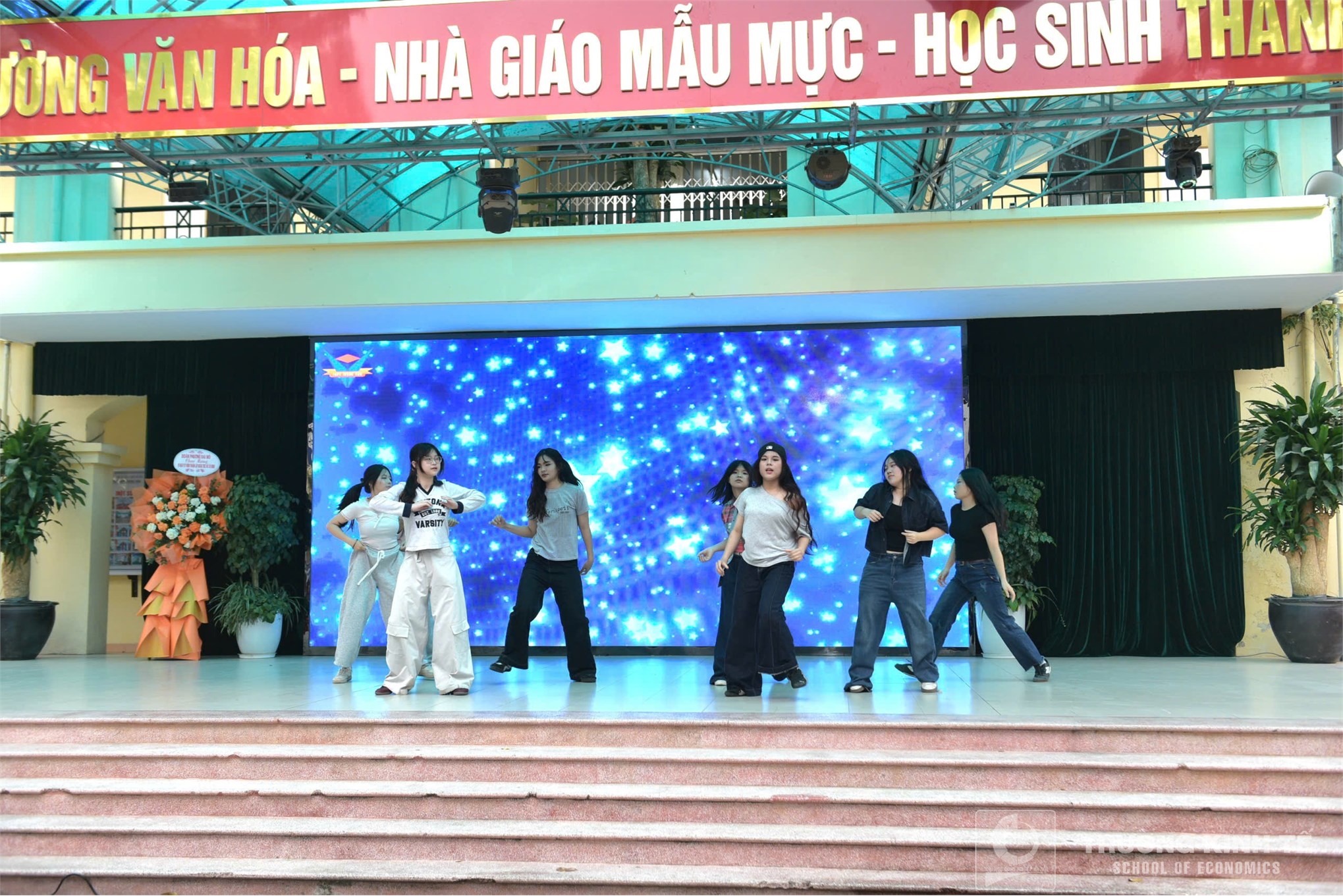 Trường Kinh tế, Đại học Công nghiệp Hà Nội tư vấn hướng nghiệp và tuyển sinh tại Trường THPT Trung Văn