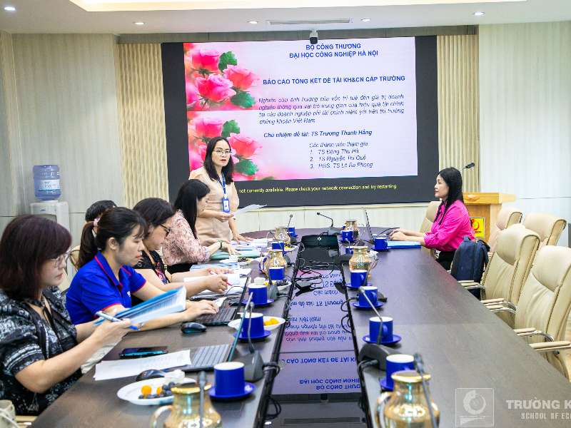 Nghiên cứu về vốn trí tuệ và giá trị doanh nghiệp được nghiệm thu thành công tại Đại học Công nghiệp Hà Nội. Khẳng định năng lực nghiên cứu khoa học gắn với thực tiễn của đội ngũ giảng viên Trường Kinh tế