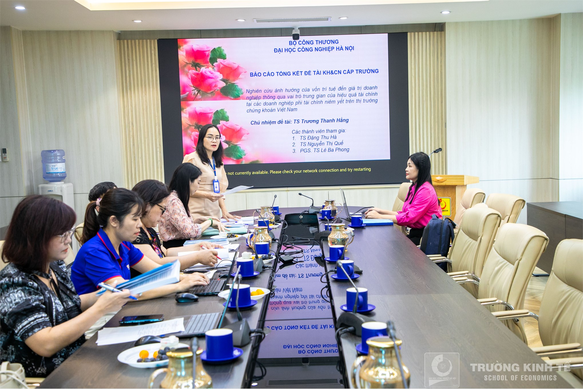 Nghiên cứu về vốn trí tuệ và giá trị doanh nghiệp được nghiệm thu thành công tại Đại học Công nghiệp Hà Nội. Khẳng định năng lực nghiên cứu khoa học gắn với thực tiễn của đội ngũ giảng viên Trường Kinh tế