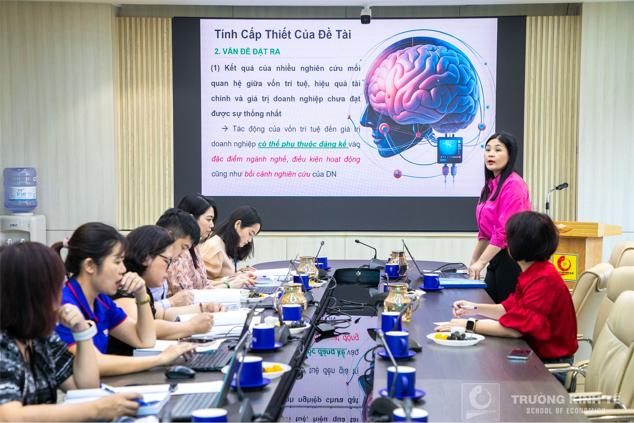 Nghiên cứu về vốn trí tuệ và giá trị doanh nghiệp được nghiệm thu thành công tại Đại học Công nghiệp Hà Nội. Khẳng định năng lực nghiên cứu khoa học gắn với thực tiễn của đội ngũ giảng viên Trường Kinh tế