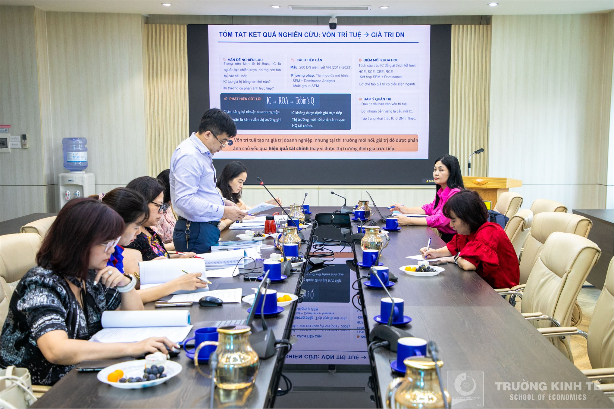 Nghiên cứu về vốn trí tuệ và giá trị doanh nghiệp được nghiệm thu thành công tại Đại học Công nghiệp Hà Nội. Khẳng định năng lực nghiên cứu khoa học gắn với thực tiễn của đội ngũ giảng viên Trường Kinh tế