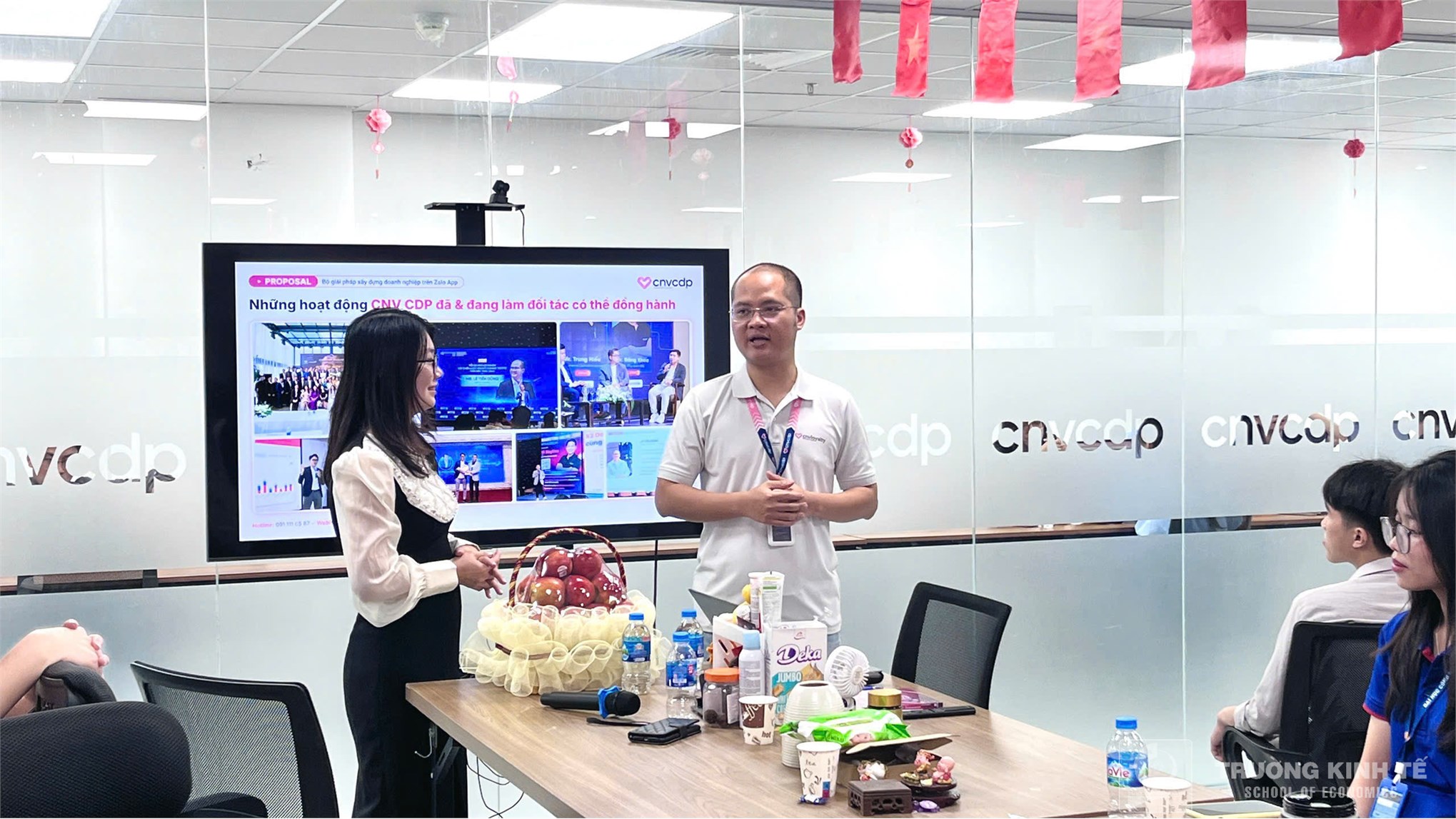 Sinh viên Khoa Kinh doanh số – Trường Kinh tế (HaUI) tham quan thực tế tại Công ty TNHH CNV Holdings