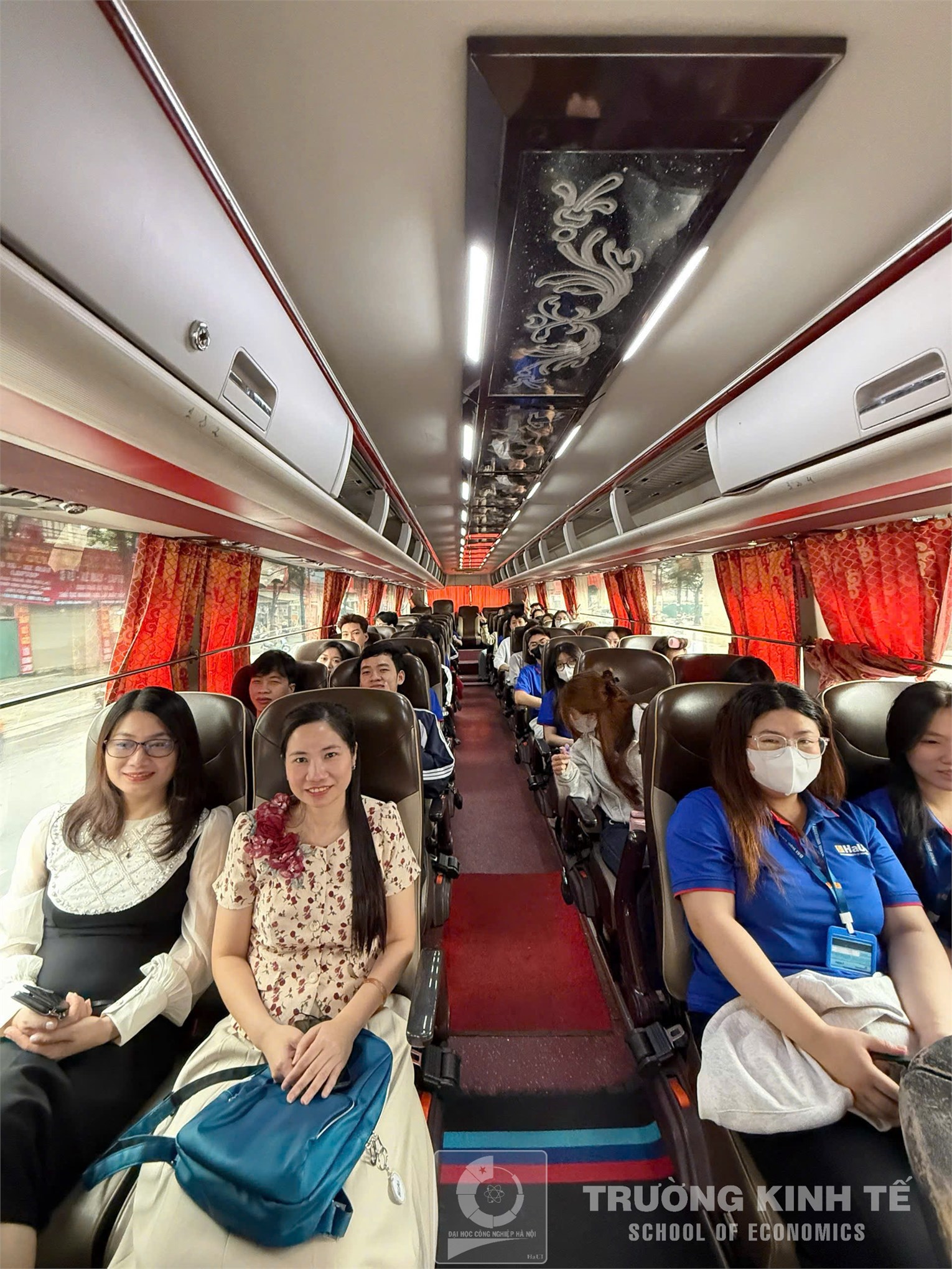 Sinh viên Khoa Kinh doanh số – Trường Kinh tế (HaUI) tham quan thực tế tại Công ty TNHH CNV Holdings