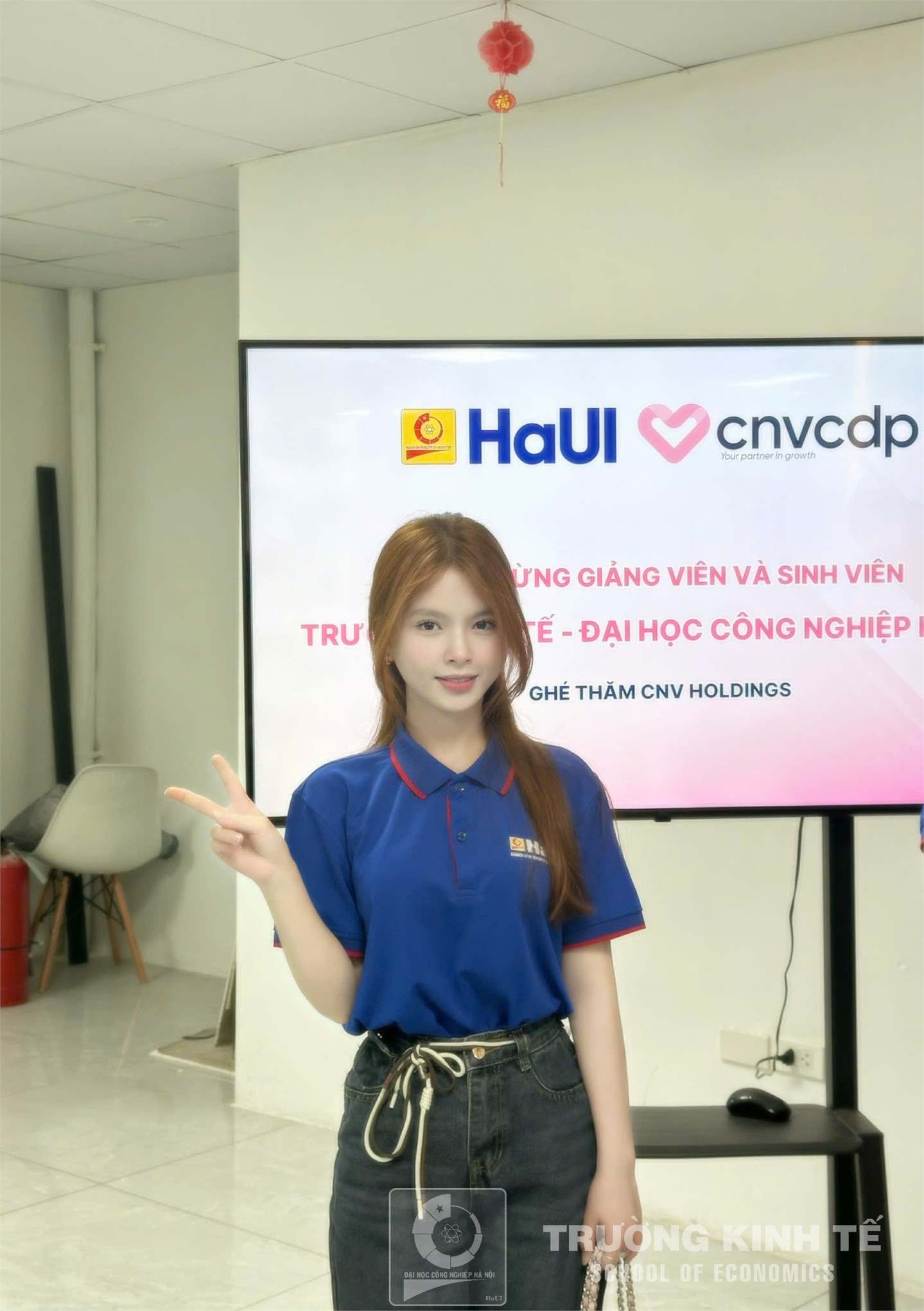 Sinh viên Khoa Kinh doanh số – Trường Kinh tế (HaUI) tham quan thực tế tại Công ty TNHH CNV Holdings