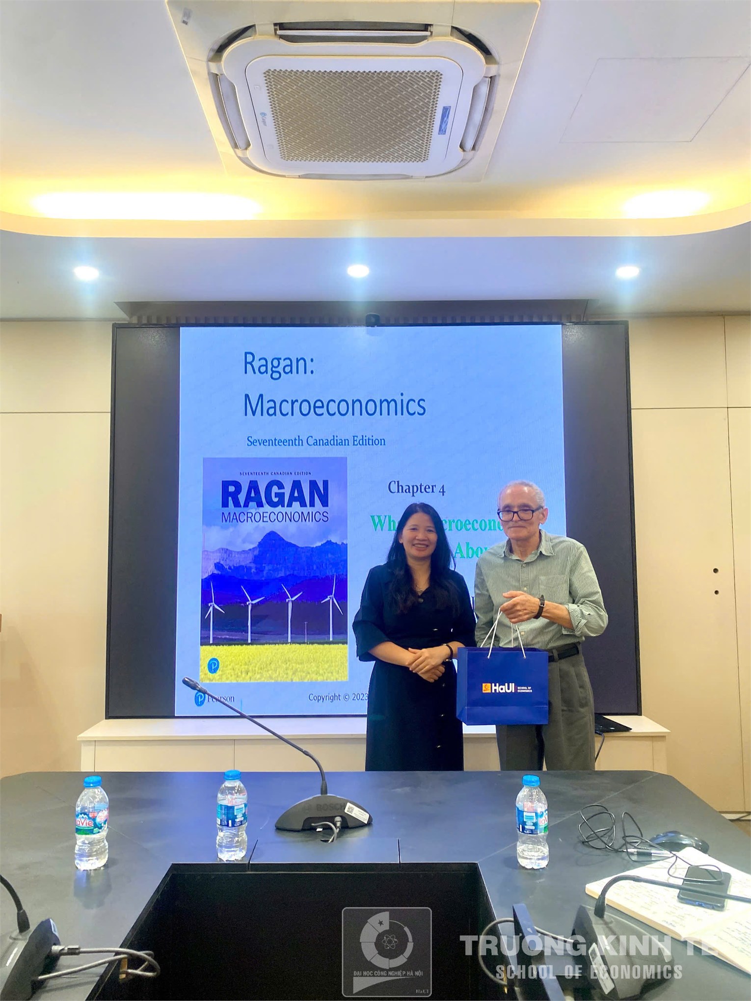 Trao đổi chuyên môn học phần Kinh tế học vĩ mô: “How to make macroeconomics become more interesting for students”