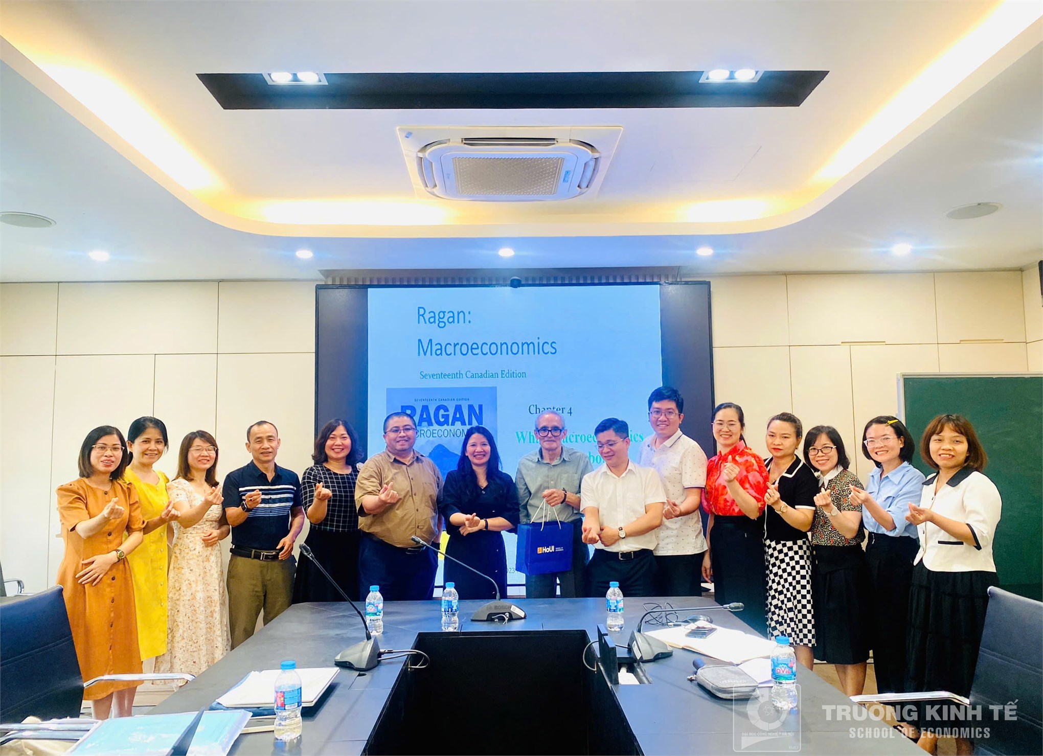 Trao đổi chuyên môn học phần Kinh tế học vĩ mô: “How to make macroeconomics become more interesting for students”