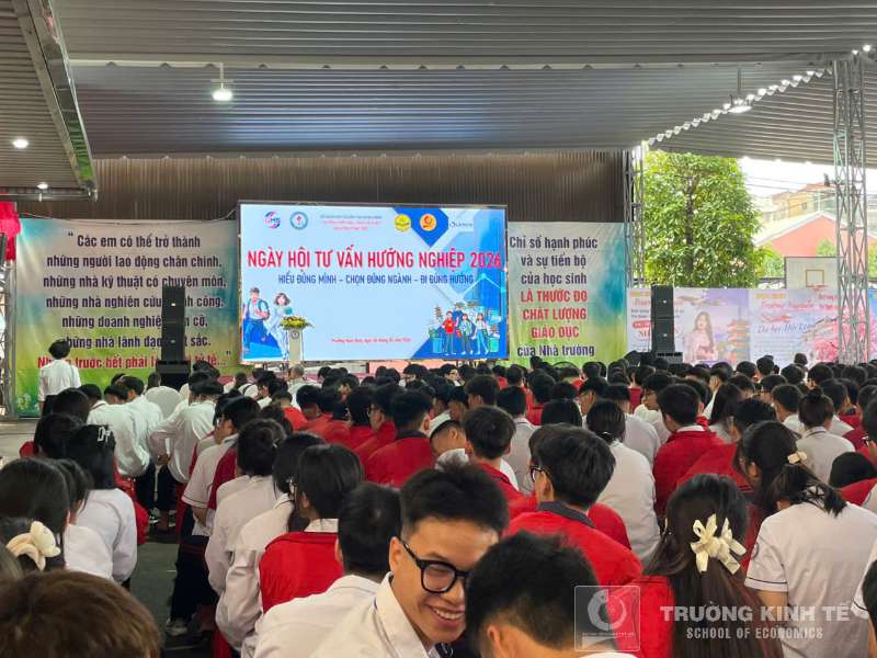 Trường Kinh tế, Đại học Công nghiệp Hà Nội tư vấn hướng nghiệp và tuyển sinh tại Trường THPT Nguyễn Công Trứ