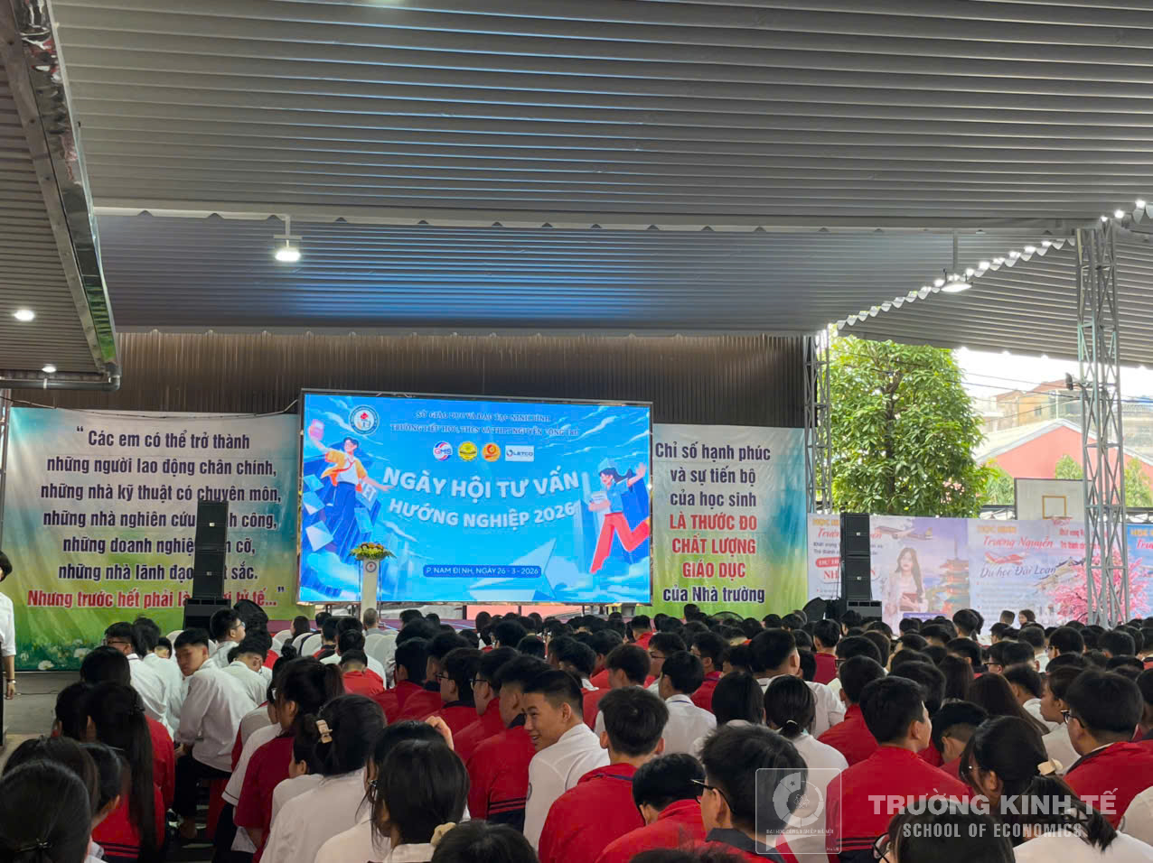 Trường Kinh tế, Đại học Công nghiệp Hà Nội tư vấn hướng nghiệp và tuyển sinh tại Trường THPT Nguyễn Công Trứ