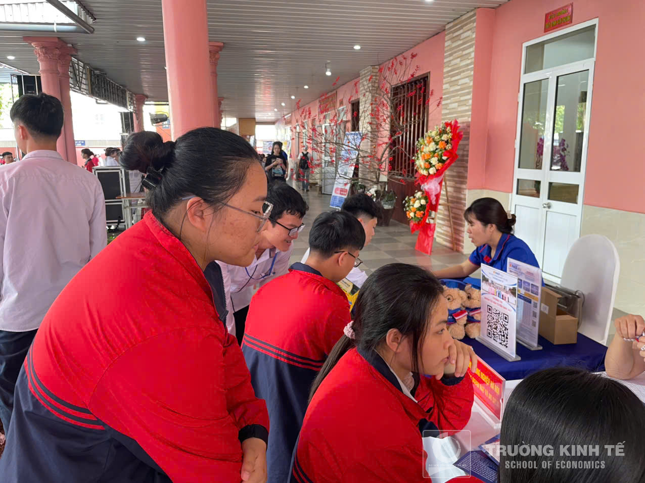 Trường Kinh tế, Đại học Công nghiệp Hà Nội tư vấn hướng nghiệp và tuyển sinh tại Trường THPT Nguyễn Công Trứ