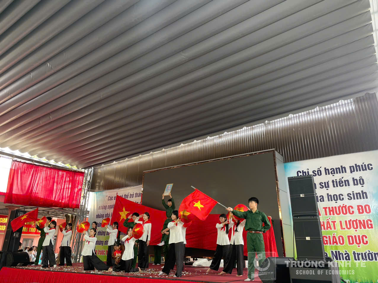 Trường Kinh tế, Đại học Công nghiệp Hà Nội tư vấn hướng nghiệp và tuyển sinh tại Trường THPT Nguyễn Công Trứ