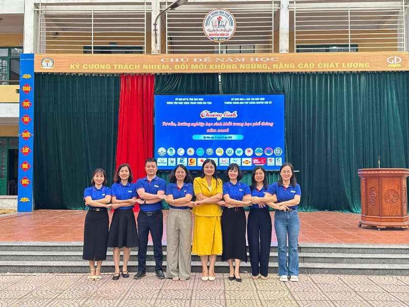 Trường Kinh tế, Đại học Công nghiệp Hà Nội tư vấn hướng nghiệp và tuyển sinh tại Trường THPT Nguyễn Văn Cừ