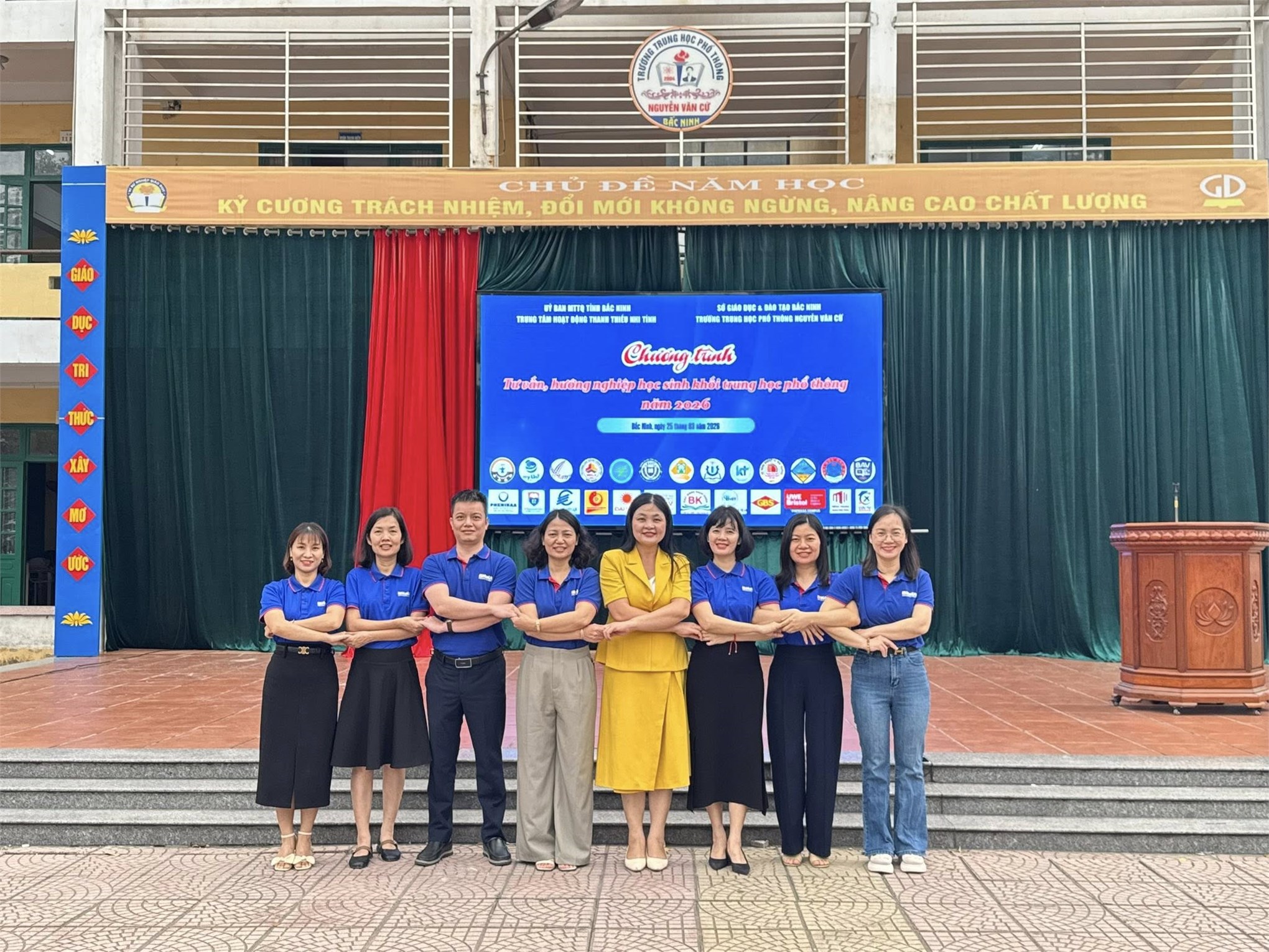 Trường Kinh tế, Đại học Công nghiệp Hà Nội tư vấn hướng nghiệp và tuyển sinh tại Trường THPT Nguyễn Văn Cừ