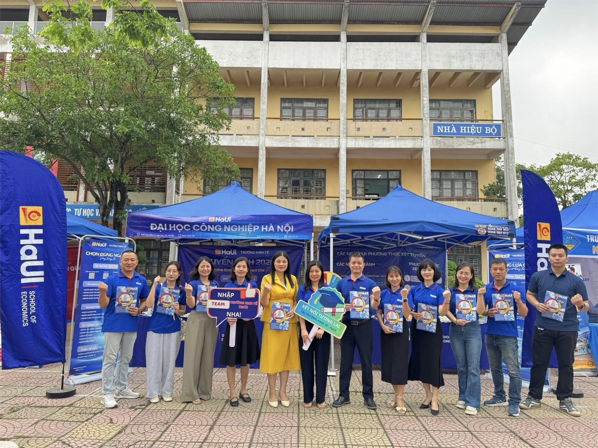 Trường Kinh tế, Đại học Công nghiệp Hà Nội tư vấn hướng nghiệp và tuyển sinh tại Trường THPT Nguyễn Văn Cừ