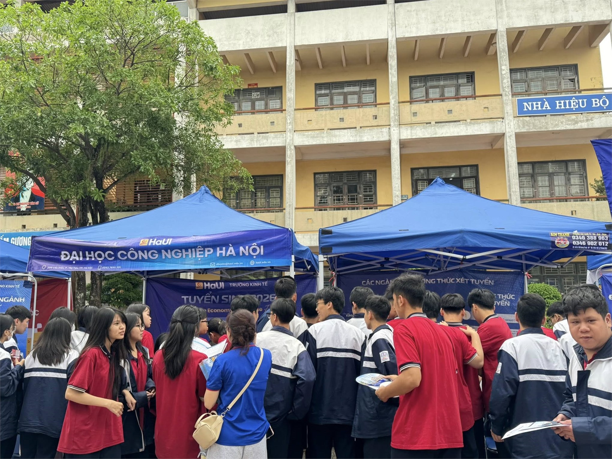 Trường Kinh tế, Đại học Công nghiệp Hà Nội tư vấn hướng nghiệp và tuyển sinh tại Trường THPT Nguyễn Văn Cừ