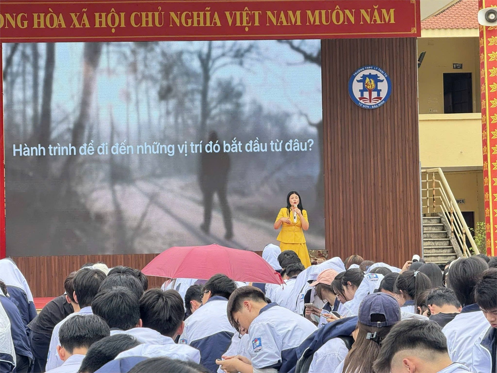 Trường Kinh tế, Đại học Công nghiệp Hà Nội tư vấn hướng nghiệp và tuyển sinh tại Trường THPT Lý Thái Tổ