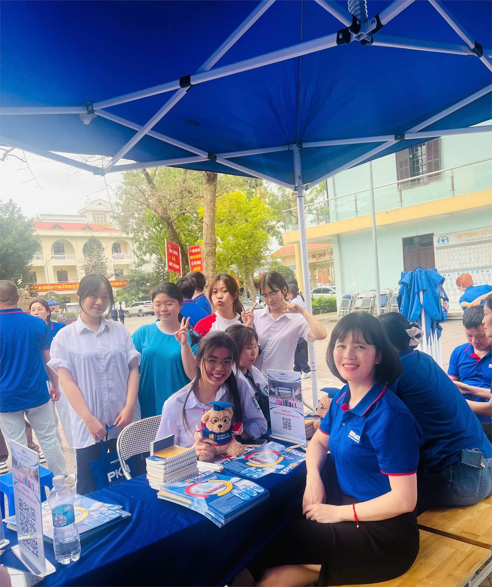 Trường Kinh tế, Đại học Công nghiệp Hà Nội tư vấn hướng nghiệp và tuyển sinh tại Trường THPT Lý Thái Tổ