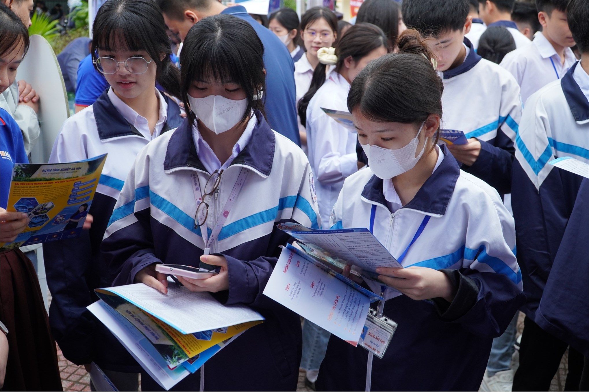 Trường Kinh tế, Đại học Công nghiệp Hà Nội tư vấn hướng nghiệp và tuyển sinh tại Trường THPT Yên Dũng số 2