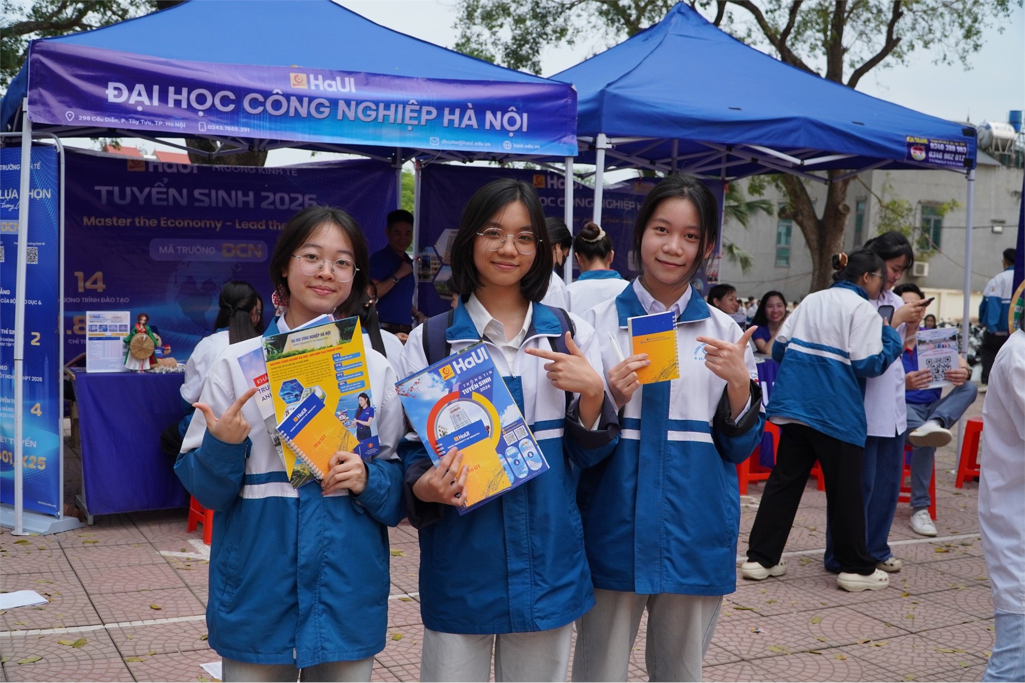 Trường Kinh tế, Đại học Công nghiệp Hà Nội tư vấn hướng nghiệp và tuyển sinh tại Trường THPT Lạng Giang số 1