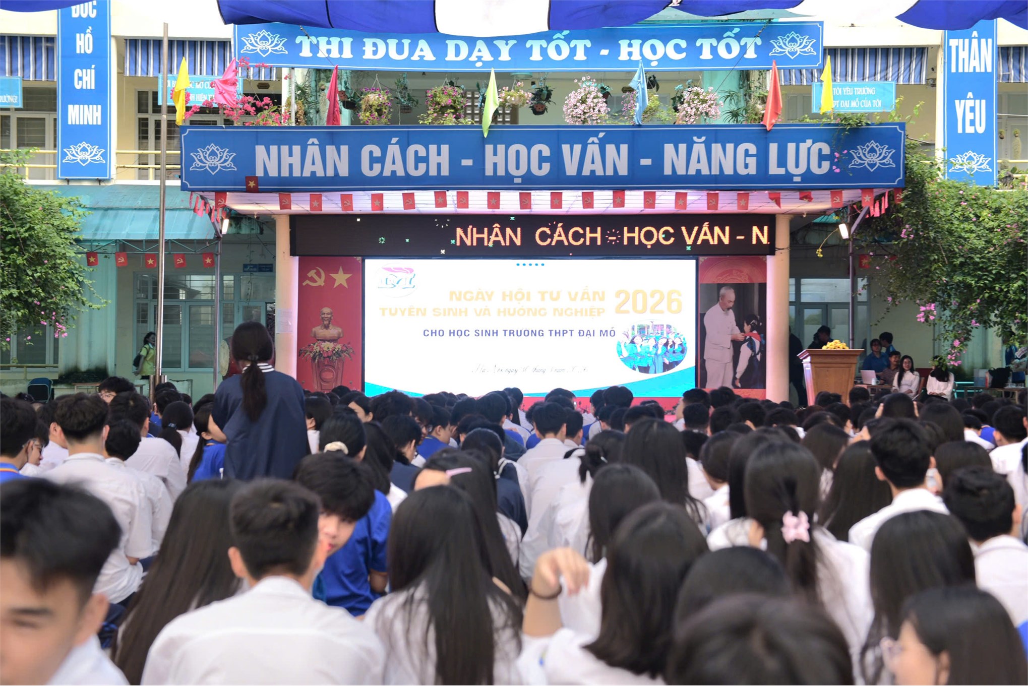 Trường Kinh tế - Đại học Công nghiệp Hà Nội tư vấn hướng nghiệp và tuyển sinh tại Trường THPT Đại Mỗ