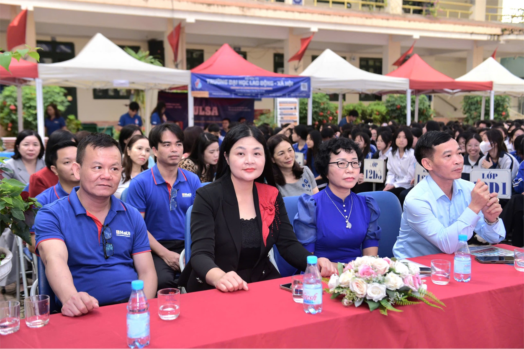 Trường Kinh tế - Đại học Công nghiệp Hà Nội tư vấn hướng nghiệp và tuyển sinh tại Trường THPT Đại Mỗ