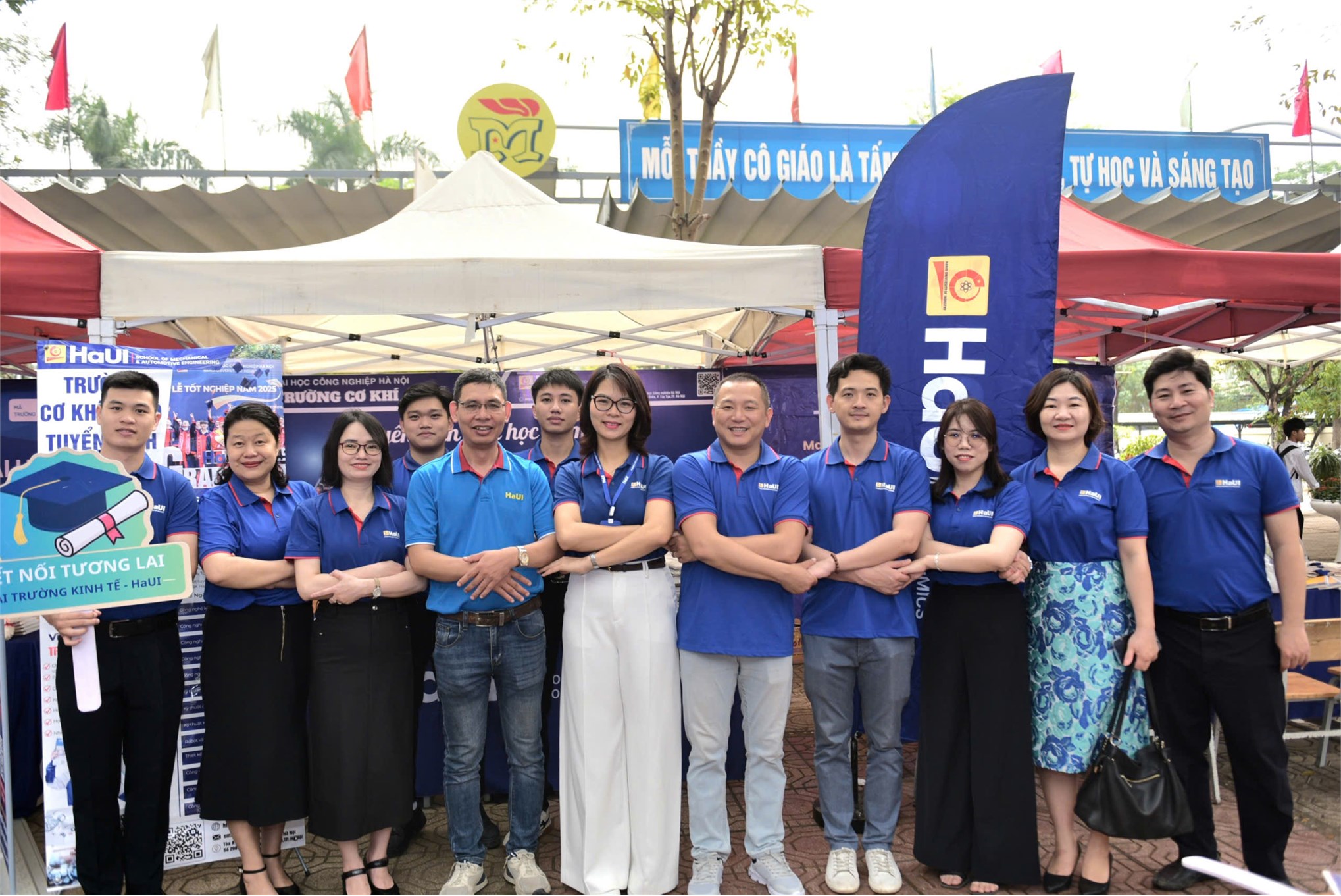 Trường Kinh tế - Đại học Công nghiệp Hà Nội tư vấn hướng nghiệp và tuyển sinh tại Trường THPT Đại Mỗ