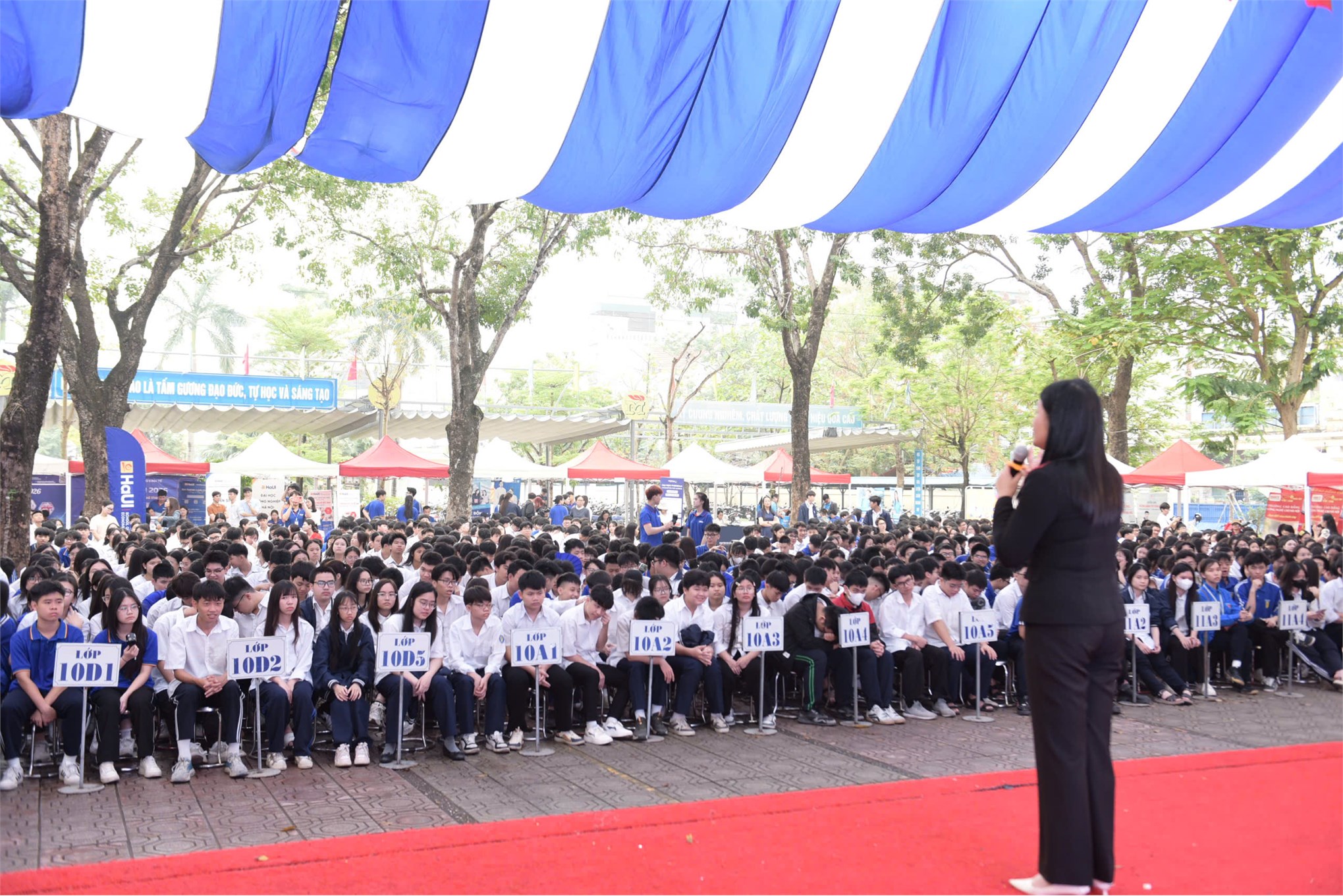 Trường Kinh tế - Đại học Công nghiệp Hà Nội tư vấn hướng nghiệp và tuyển sinh tại Trường THPT Đại Mỗ