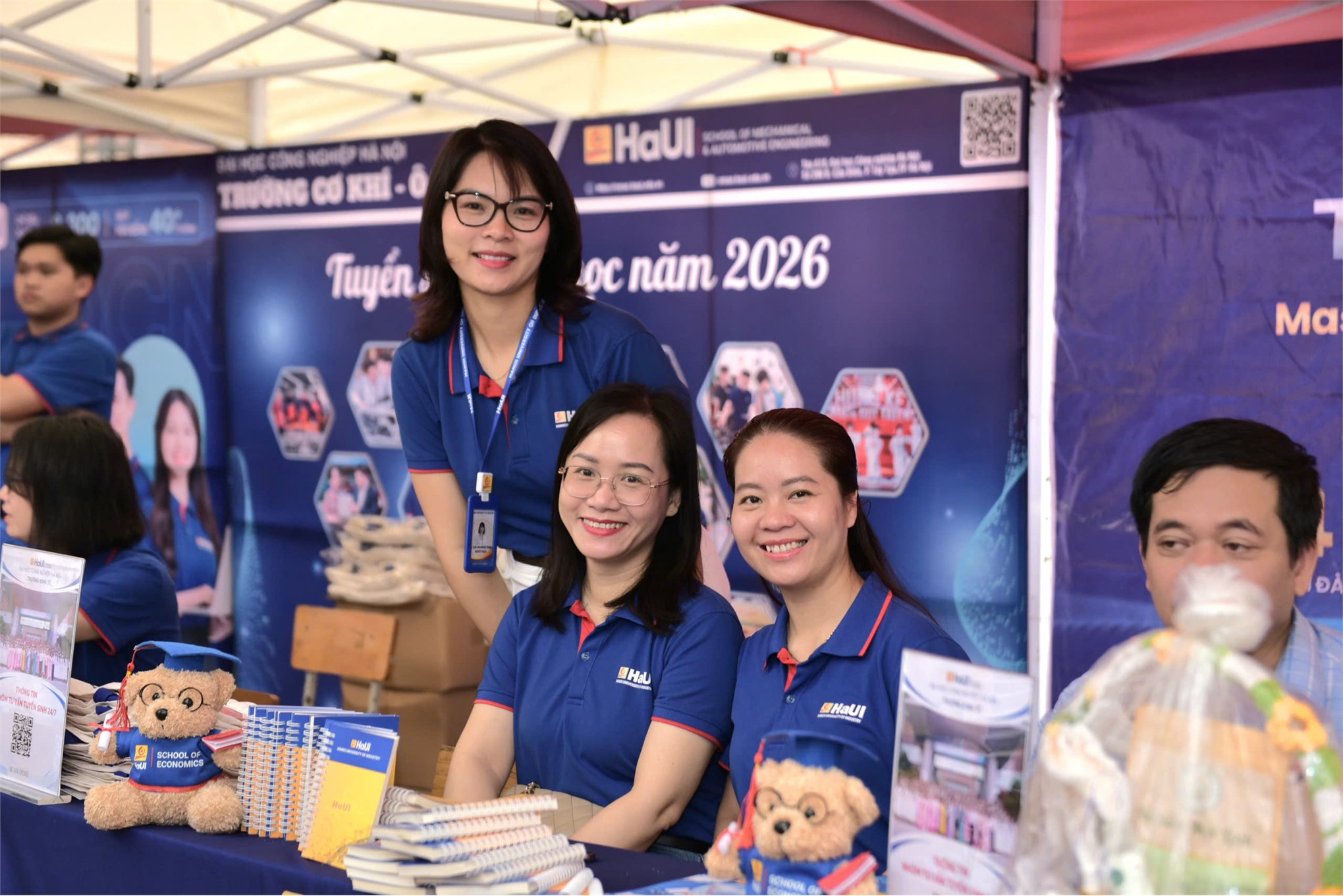 Trường Kinh tế - Đại học Công nghiệp Hà Nội tư vấn hướng nghiệp và tuyển sinh tại Trường THPT Đại Mỗ